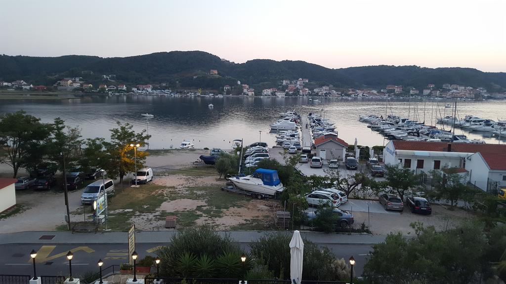 Guest House Galeb Supetarska Draga Exterior photo